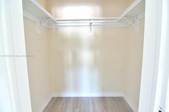2000 NW 29th St in Miami, FL - Building Photo - Building Photo