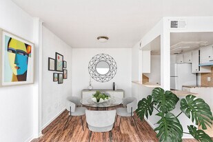 Las Rocas in Houston, TX - Building Photo