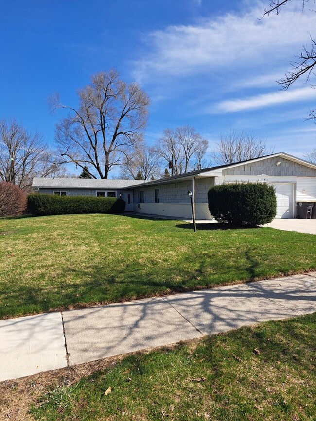 property at 1124 Lake Forest Dr