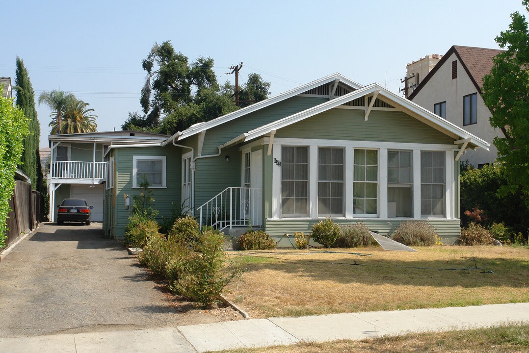 523 Kensington Dr in Fillmore, CA - Foto de edificio