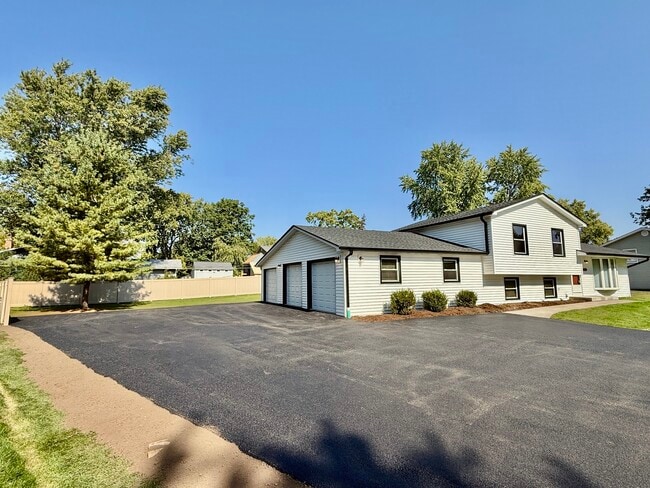 26W430 Blair St in Winfield, IL - Building Photo - Building Photo