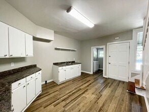 322 Oliver St in West Columbia, SC - Foto de edificio - Building Photo