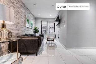 Room in Shared 3 bed/1 bath home in New York, NY - Building Photo