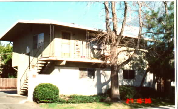 4681-4691 Karbet Way in Sacramento, CA - Foto de edificio