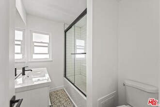 937 2nd St in Santa Monica, CA - Building Photo - Building Photo