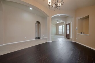 14306 Heath Falls Ln in Cypress, TX - Foto de edificio - Building Photo