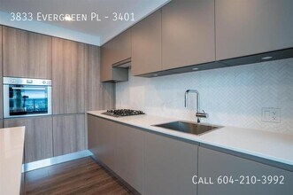 3833 Evergreen Pl in Burnaby, BC - Building Photo - Building Photo