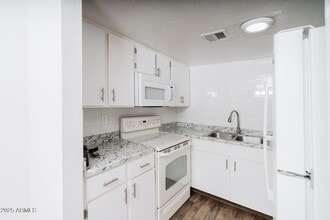 2690 N 43rd Ave in Phoenix, AZ - Building Photo - Building Photo