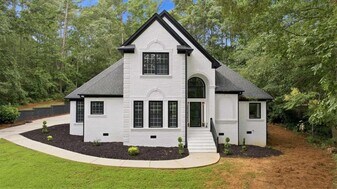 141 Amicalola Way in Jonesboro, GA - Building Photo