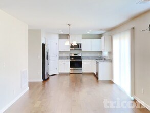 2904 Cherry Point Ln in Columbia, TN - Foto de edificio - Building Photo