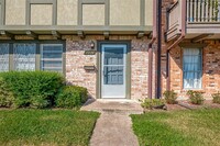 2220 Shadowdale Dr in Houston, TX - Building Photo - Building Photo