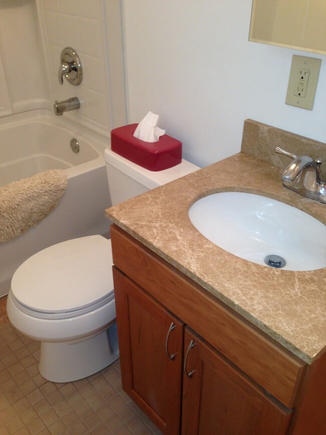 8112 Edinburgh Dr in St. Louis, MO - Building Photo - Building Photo