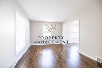 6643-6645 Floyd St in Overland Park, KS - Building Photo - Building Photo