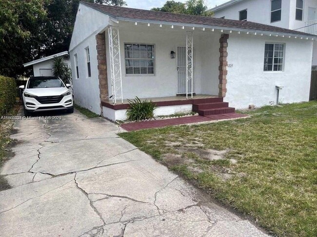 1225 NW 45th St