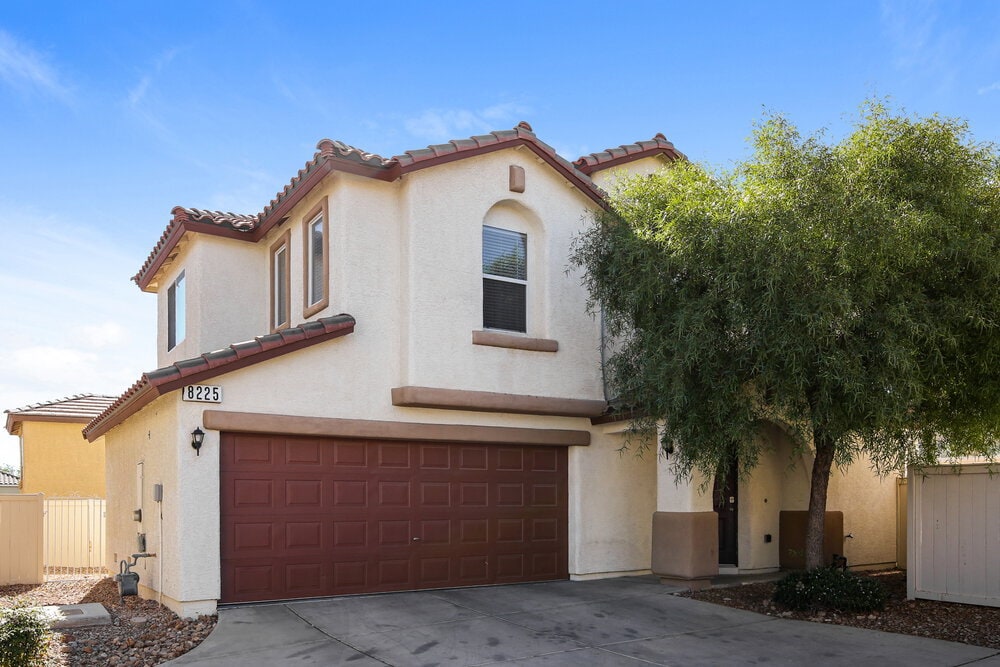 8225 W Wildwood Glen Dr in Las Vegas, NV - Foto de edificio