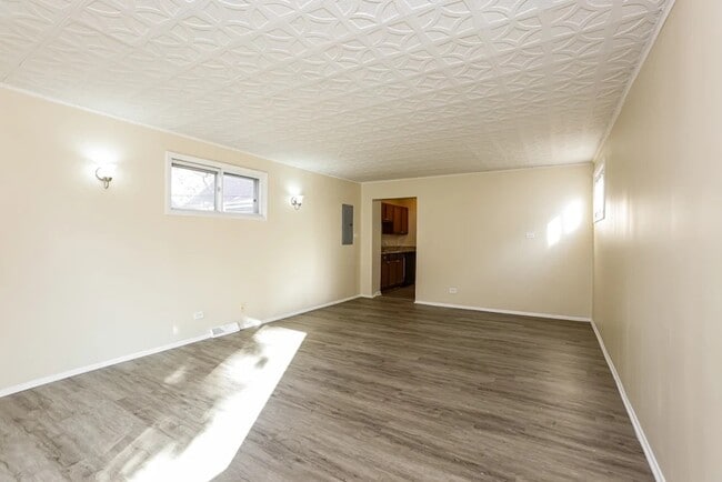 property at 8441 Lockwood Ave