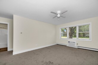 902 3rd St-Unit -4 in McHenry, IL - Building Photo - Building Photo