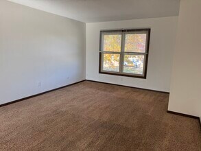 3475 Winston Dr, Unit 3 in Bettendorf, IA - Foto de edificio - Building Photo