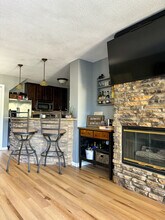 1030 68th St, Unit 7 in West Des Moines, IA - Foto de edificio - Building Photo