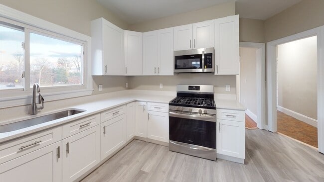 1011 Washington St in Newton, MA - Foto de edificio - Building Photo