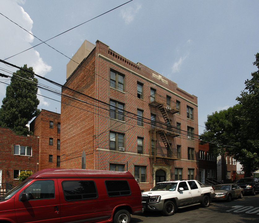 88 Van Sicklen St in Brooklyn, NY - Building Photo