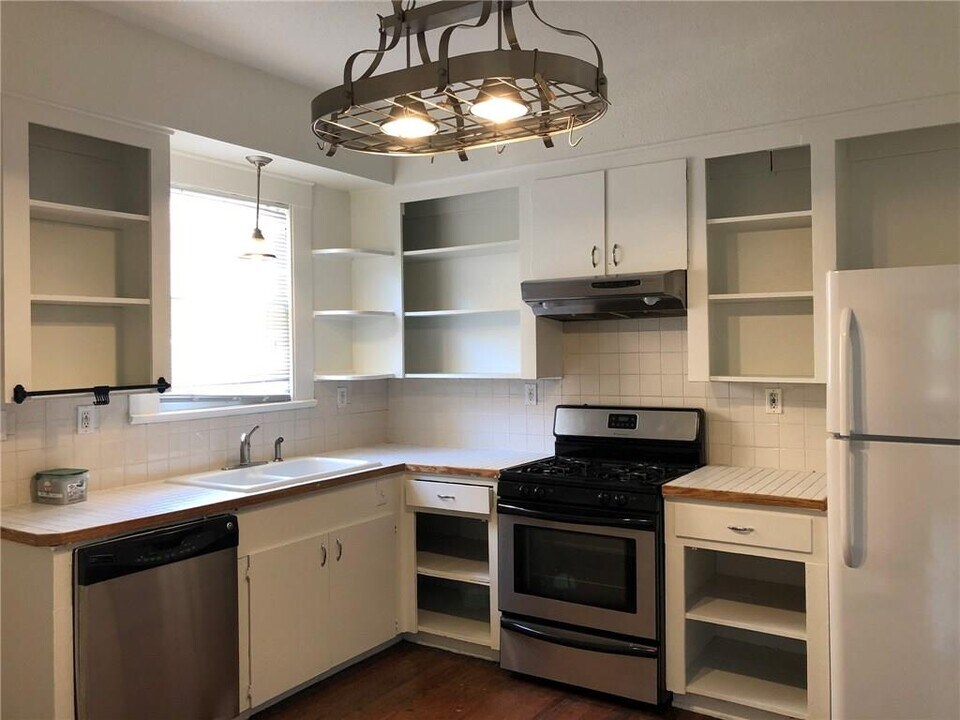 407 W 35th St in Austin, TX - Building Photo