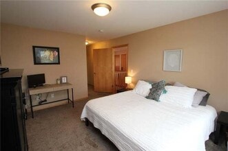 3306 White Oak Ln in Eau Claire, WI - Building Photo - Building Photo