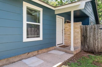 6004 Emerald Forest Dr in Austin, TX - Building Photo - Building Photo