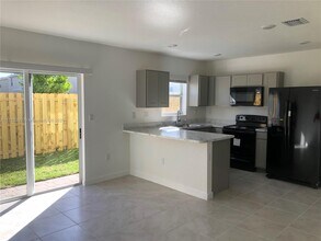 533 NE 5th Pl in Florida City, FL - Building Photo - Building Photo