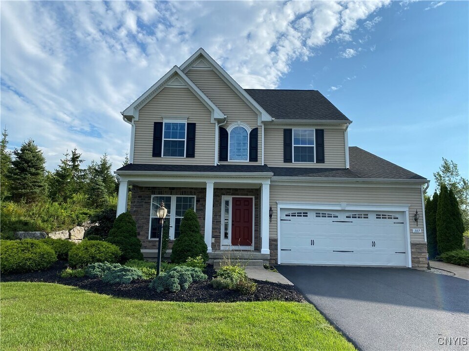 107 Shaker Heights in Camillus, NY - Building Photo