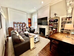 546 Chapel St in New Haven, CT - Building Photo - Building Photo