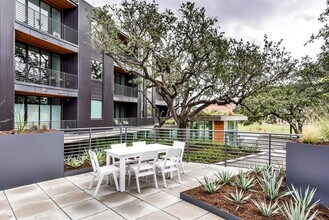 900 S 1st St in Austin, TX - Building Photo - Building Photo