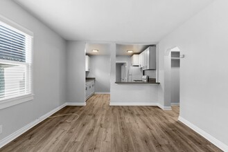 935 N Washington Pl in Long Beach, CA - Building Photo - Building Photo