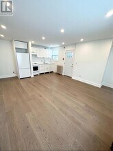 237-237 Lakeshore Rd E in Mississauga, ON - Building Photo - Building Photo