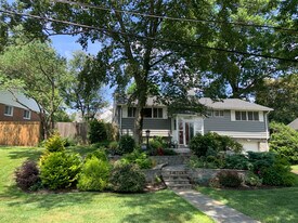 10400 Farnham Dr in Bethesda, MD - Building Photo