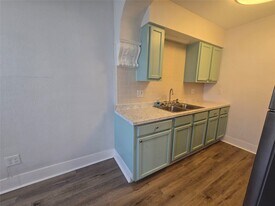 725 Broadway Avenue J in Galveston, TX - Building Photo