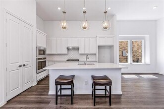 214 Woodson St in Irving, TX - Foto de edificio - Building Photo