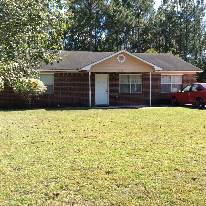 1081 Desert Shield St in Hinesville, GA - Building Photo