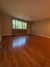 1 E Gate Ln in Hamden, CT - Building Photo - Building Photo