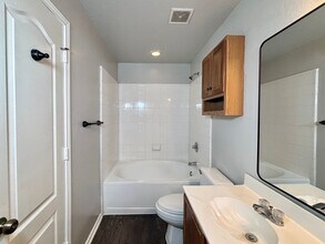 83 Booker Palm in San Antonio, TX - Building Photo - Building Photo