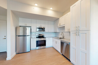 Nine20 Manatee in Bradenton, FL - Building Photo - Interior Photo