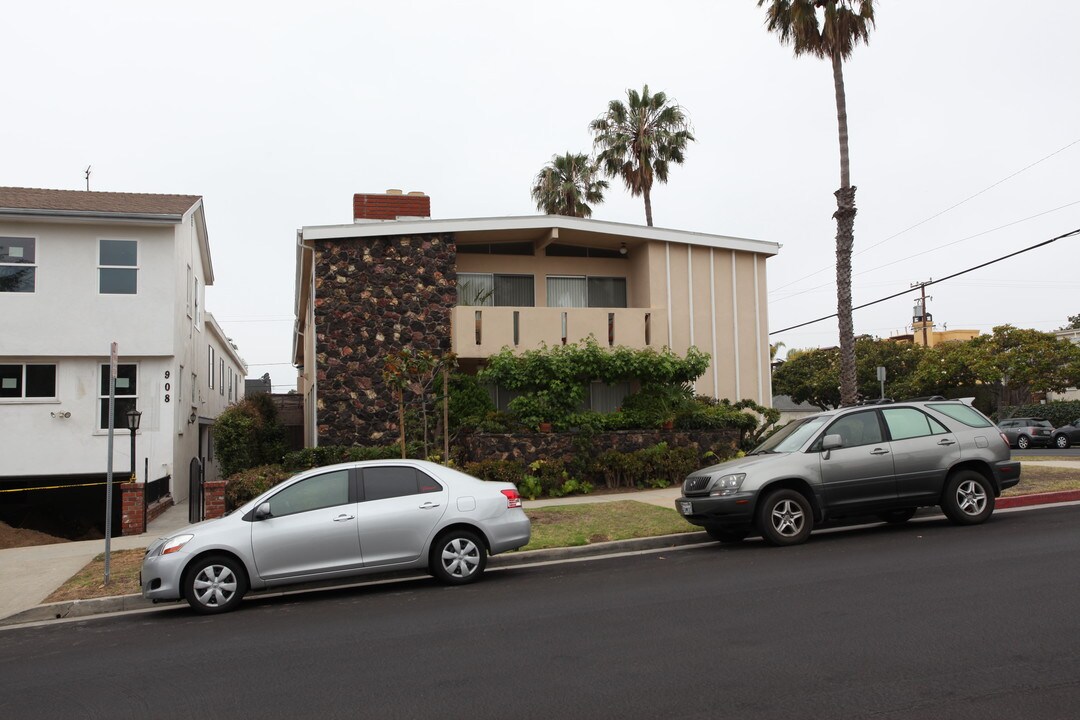 1430 Idaho Ave in Santa Monica, CA - Building Photo