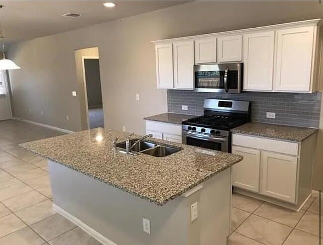 10405 Hatton Ln in Austin, TX - Building Photo - Building Photo