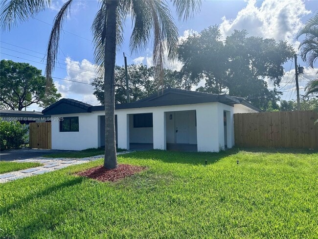 2421 N 56th Terrace in Hollywood, FL - Building Photo - Building Photo