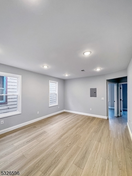 533 Adams Ave-Unit -2 in Elizabeth, NJ - Foto de edificio - Building Photo