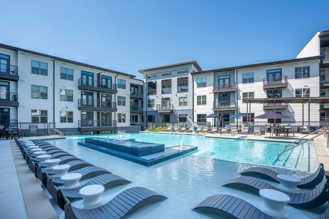 The Crawford in Euless, TX - Building Photo