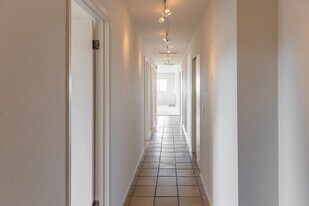 305 Lighthouse Ave in Pacific Grove, CA - Building Photo