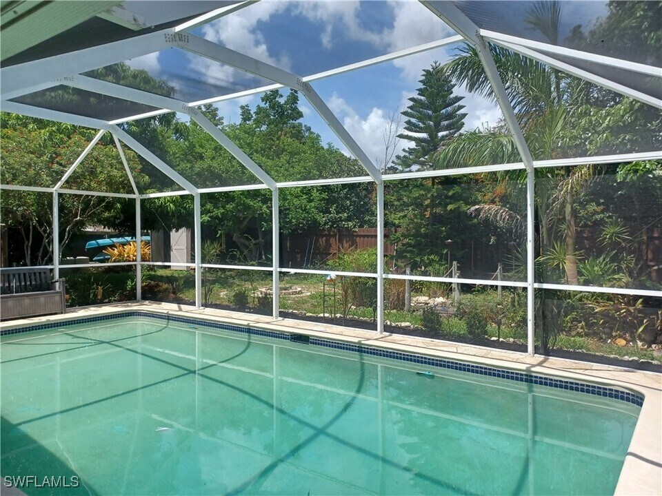 4233 SE 8th Pl in Cape Coral, FL - Building Photo