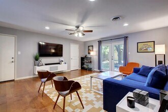 6709 Columbia Dr in Austin, TX - Building Photo - Building Photo