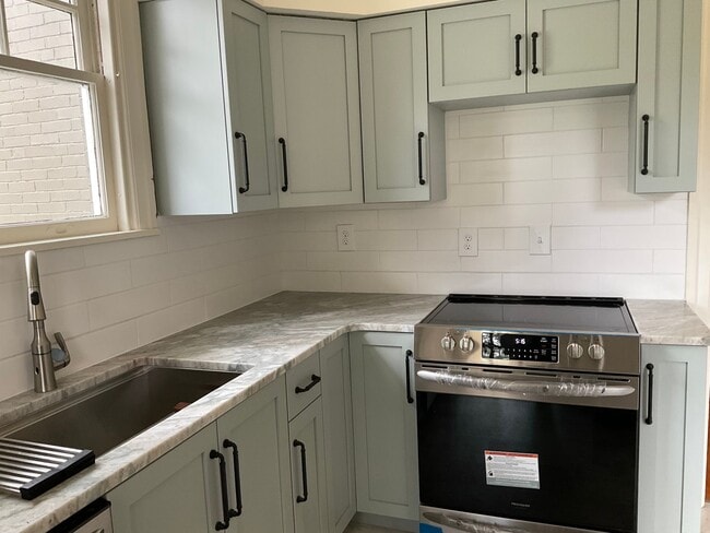 229 Cocoa Ave in Hershey, PA - Building Photo - Building Photo